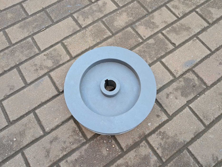 Koło pasowe , szajba  otwór fi 42mm, średnica koła 31,5cm . Wysyłka