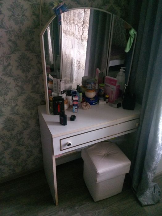 Туалетний столик