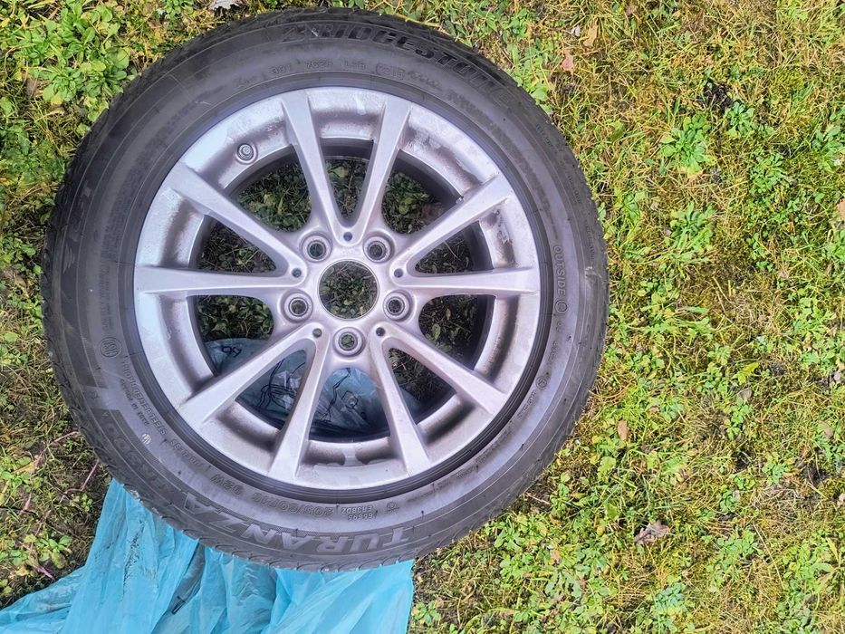 4 fabtryczne Felgi 16 BMW f30 z oponami letnimi 205x60x16