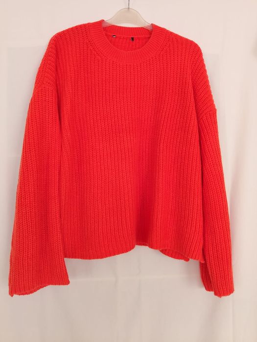 Sweter ,grubej prożkowanej dzianiny roz uniwersalny