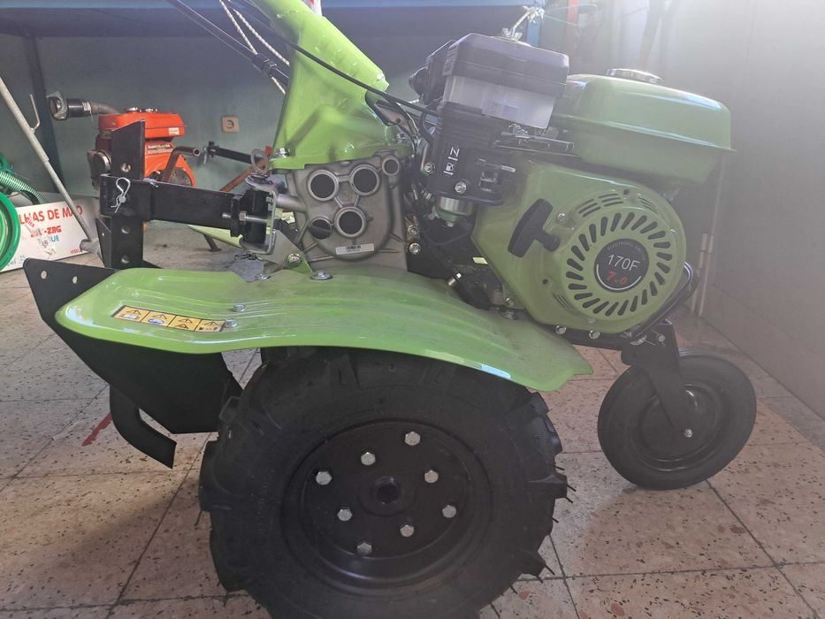 Motoenxada nova com pneus e frezas