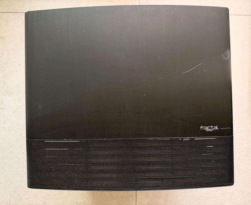 Fractal Design Node 804 incompleta / para peças