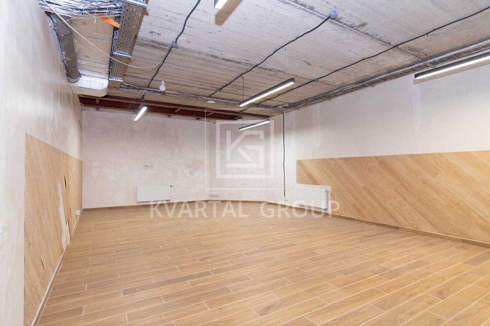 Продаж шикарного величезного будинку з власним озером