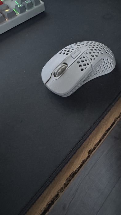 Ігрова бездротова мишка (ультралегка, перфорована)