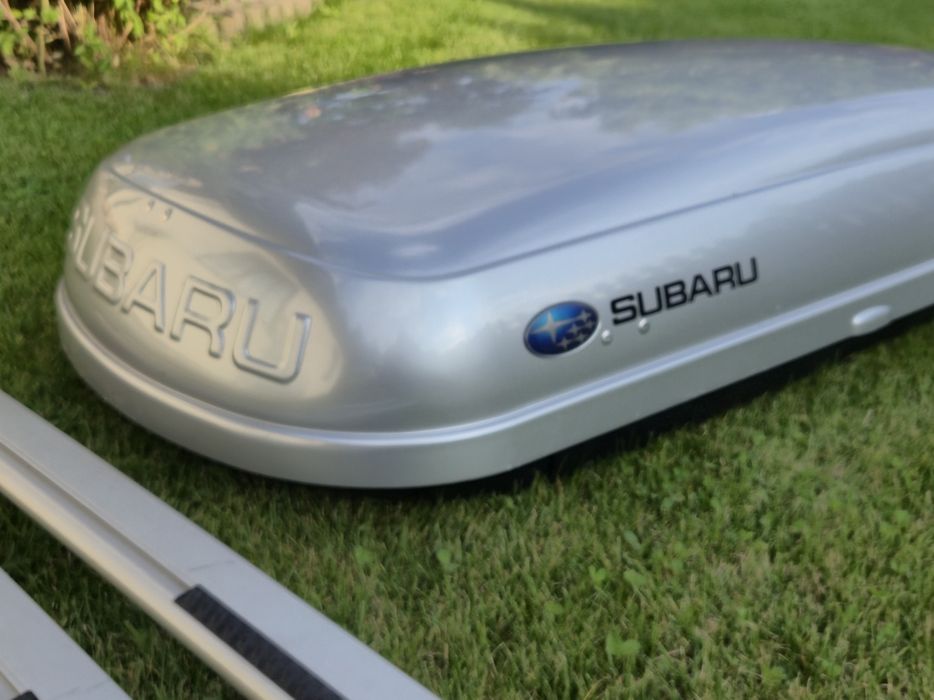 Oryginalny Box Subaru  wraz z belkami