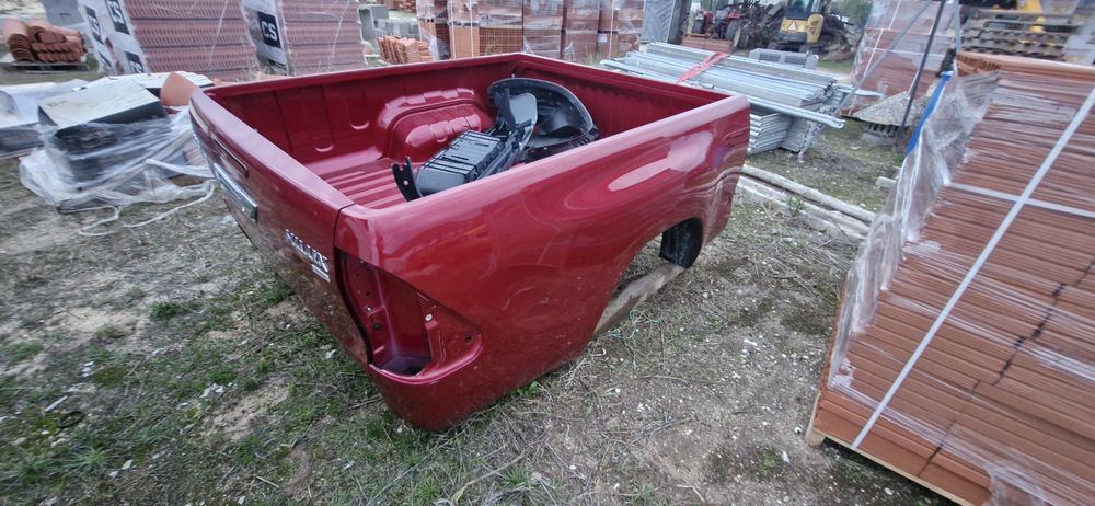 Caixa metálica toyota hilux 2025