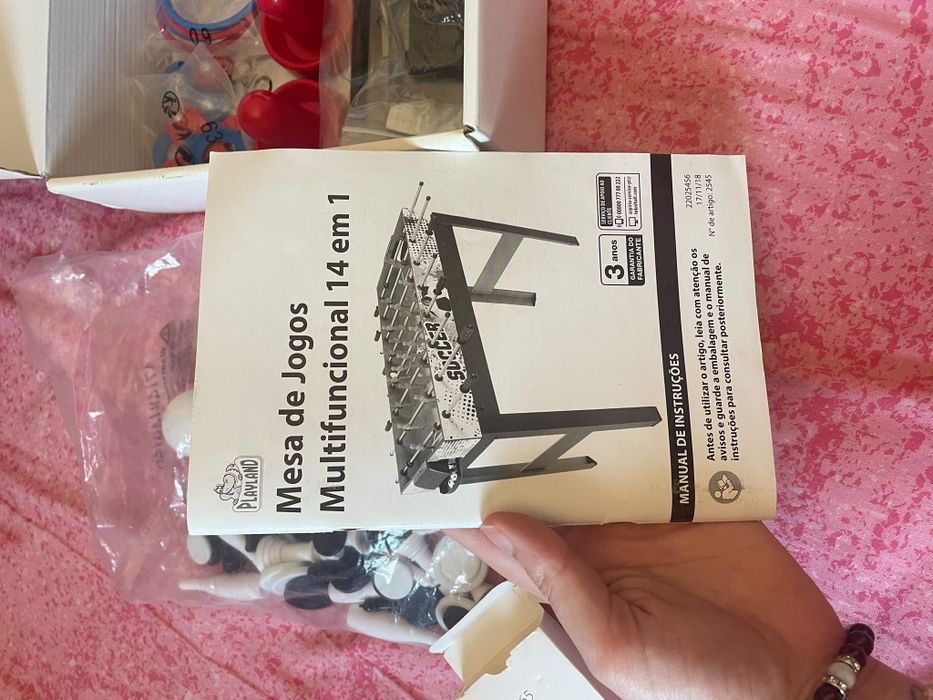 Mesa de matraquilhos e diversos jogos