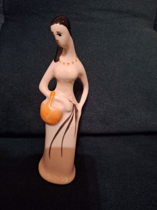 Porcelanowa figurka prl