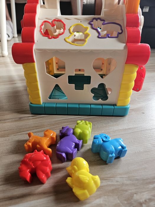 Domek interaktywny - pianinko, sorter, dzwęki