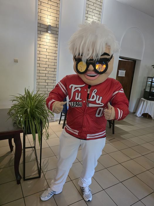 Żywe maskotki na imprezę Alvaro Kobieta Mężczyzna Miś  tancerze
