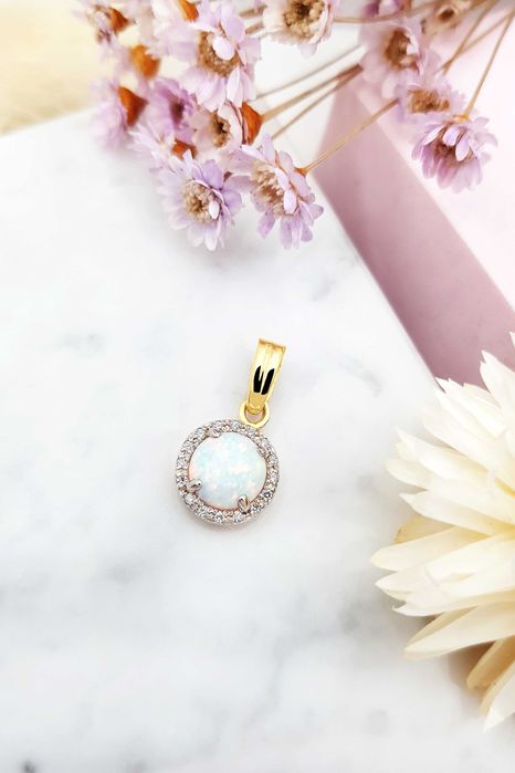 Złota zawieszka okrągły opalit z cyrkoniami pr. 585