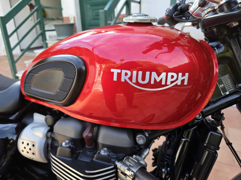 Triumph Bonneville Street Twin 900, em estado irrepreensível
