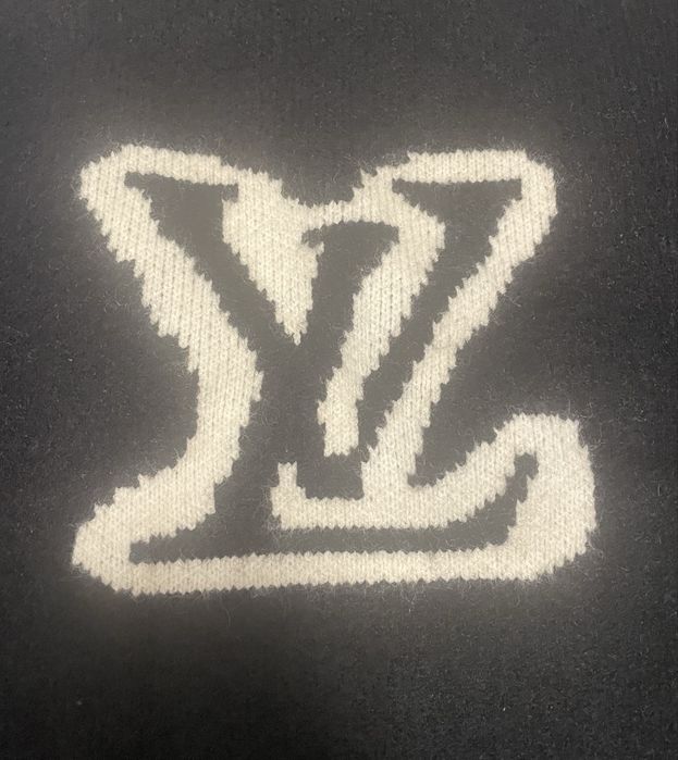 Czarny sweter LV