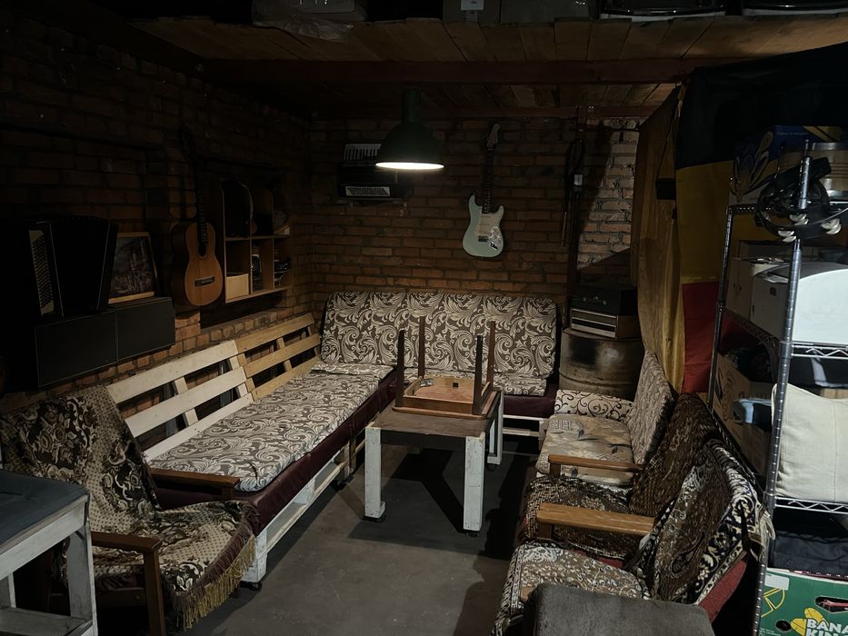 Продам участок 10 соток з будівлями центр міста