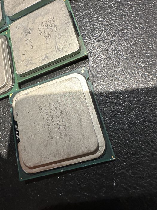 Zestaw procesorów AMD sempron i intel