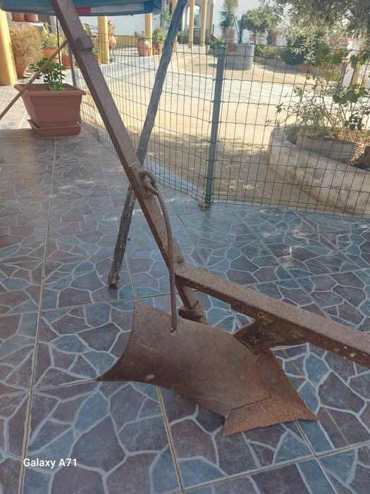 Charrua em ferro antiga.