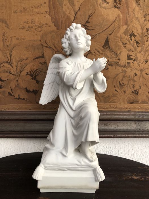 Escultura de anjo em biscuit