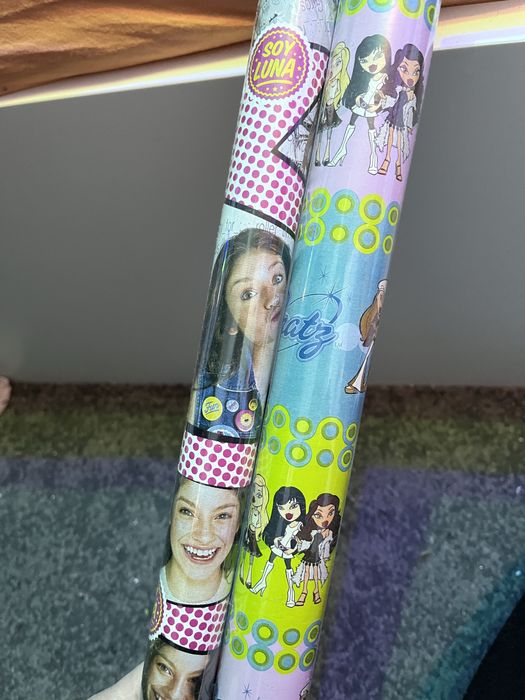 Papier do pakowania prezentów Bratz i Soy Luna