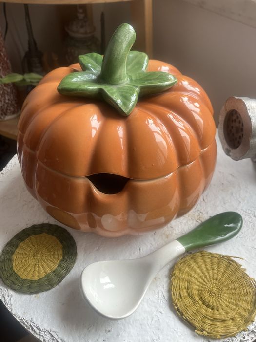 Tigela de abóbora em cerâmica com tampa e colher