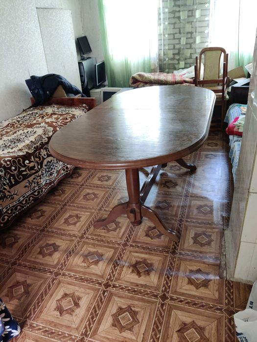 Деревянный кухонный стол