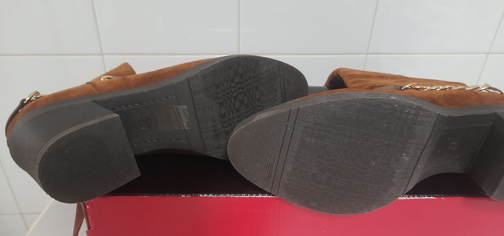 Botas de cano alto em pele Genuína- (camurça) -Tamanho 38