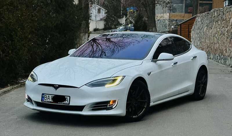 Tesla Model S 2018