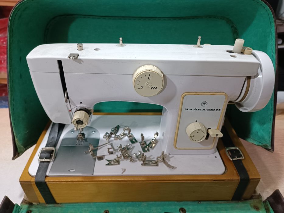 Продам  електричну швейну машинку Чайка 132 М.