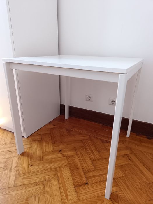 Mesa de cozinha ou de apoio como nova!