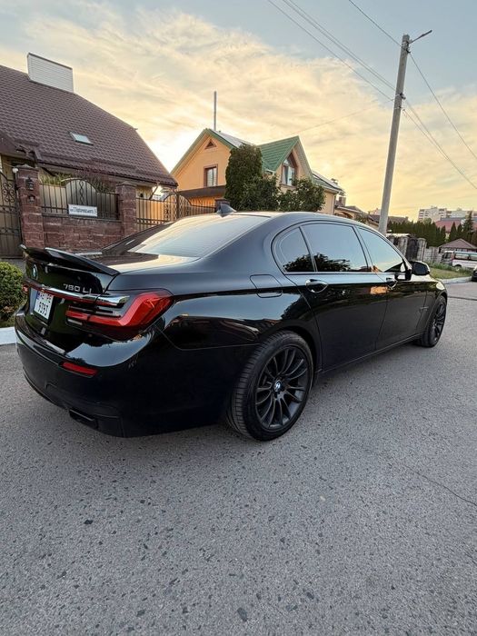 Бмв. Bmw 7 автомобіль