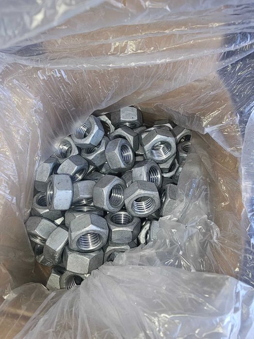 Nakrętki M16 98szt.