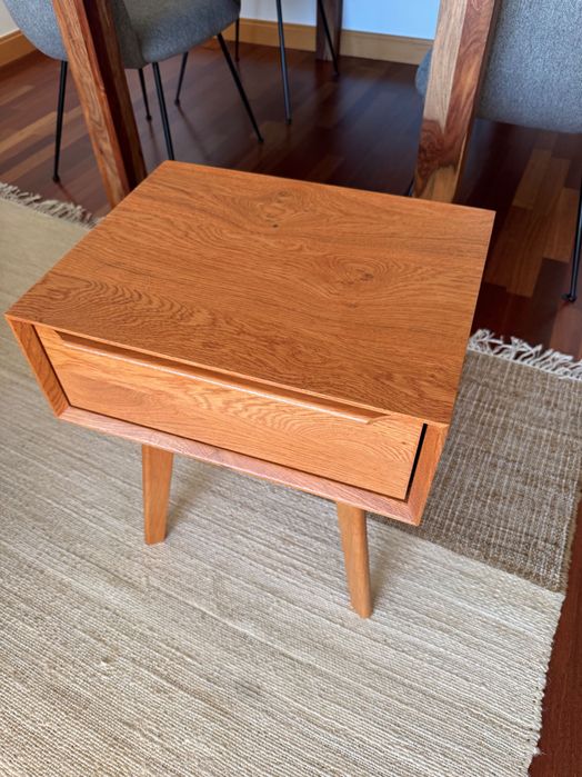 Mesa de cabeceira/noite em madeira de carvalho maciça