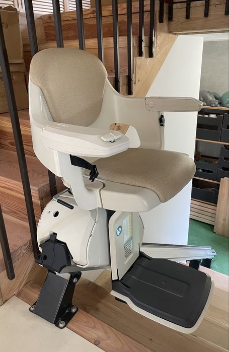 Winda schodowa podnośnik krzesełkowy HomeGlide