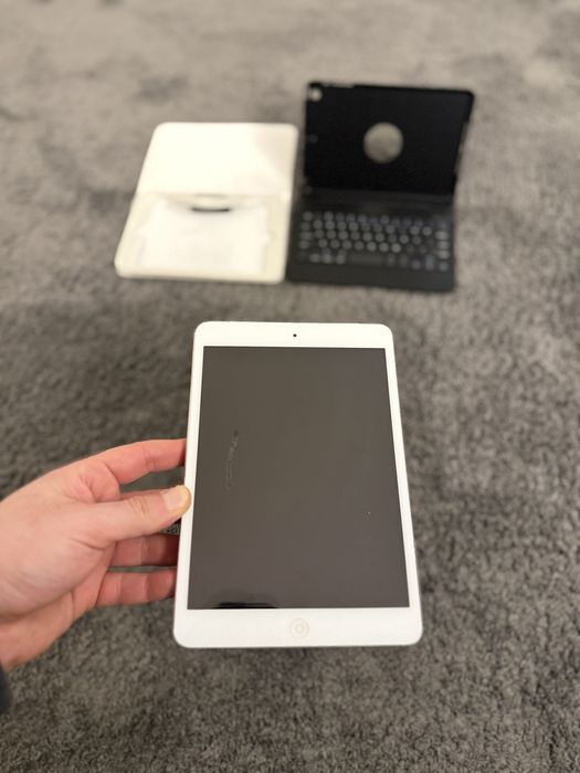 iPad Mini modelo A1455 para peças com 2 Capas e Teclado