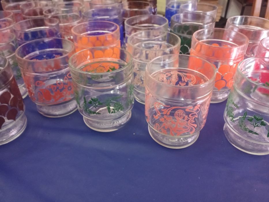 Quarenta e dois copos vintage