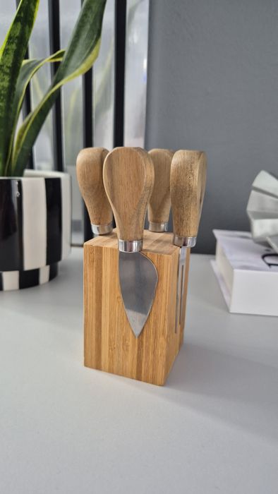 Zestaw do serwowania sera na stojaku