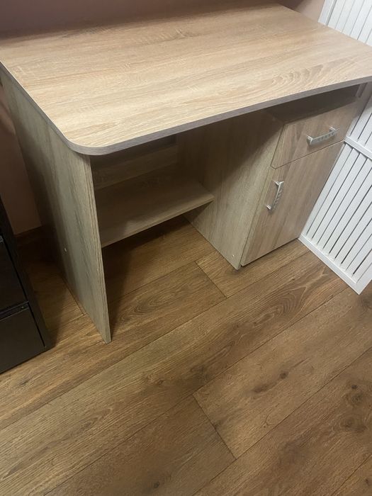 письменный стол.