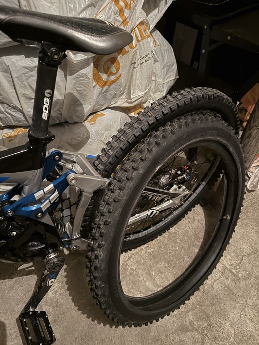 Mondraker Summum Pro 27.5 Downhill