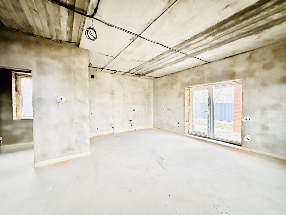 Новий приватний будинок з терасою , кухня-студія + 4 кімнати