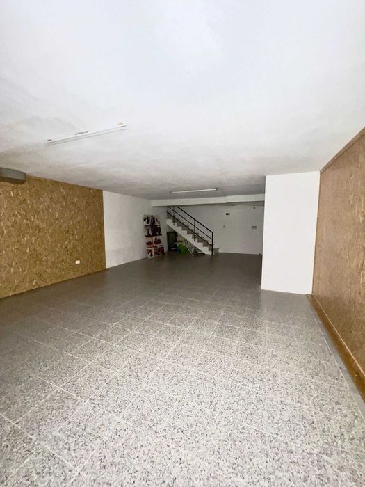 Armazém/Loja/Espaço Comercial em S. João da Madeira (161,7 m2)