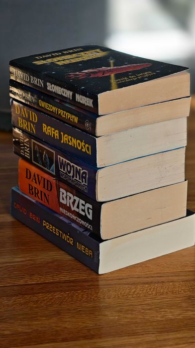 Zestaw 6 książek z serii Uplift Wspomaganie – David Brinn