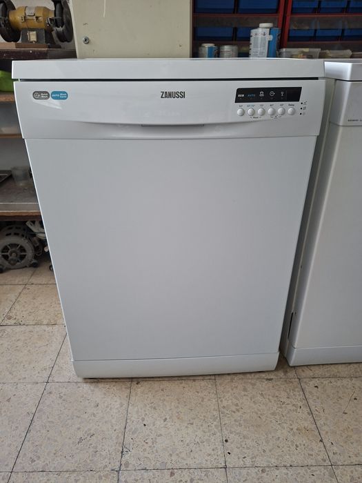 Máquina lavar loiça zanussi