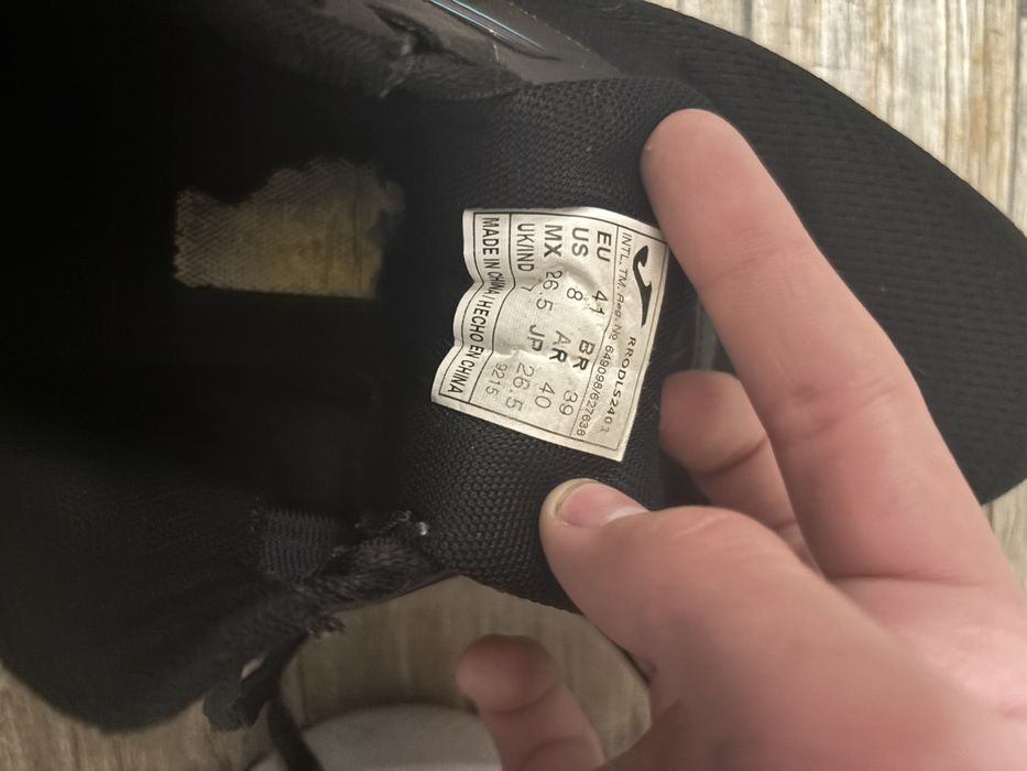 Кросівки спортивні