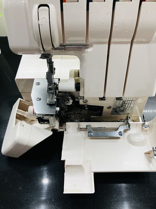 Maszyna do wsycia Overlock  Model Merrylock 848 DS rzadko używany