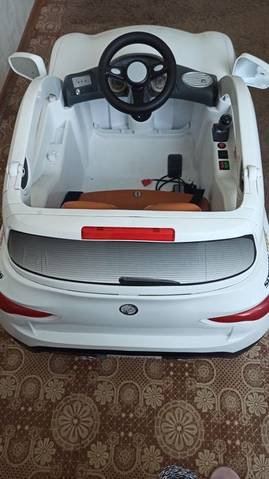 Машина дитяча біла