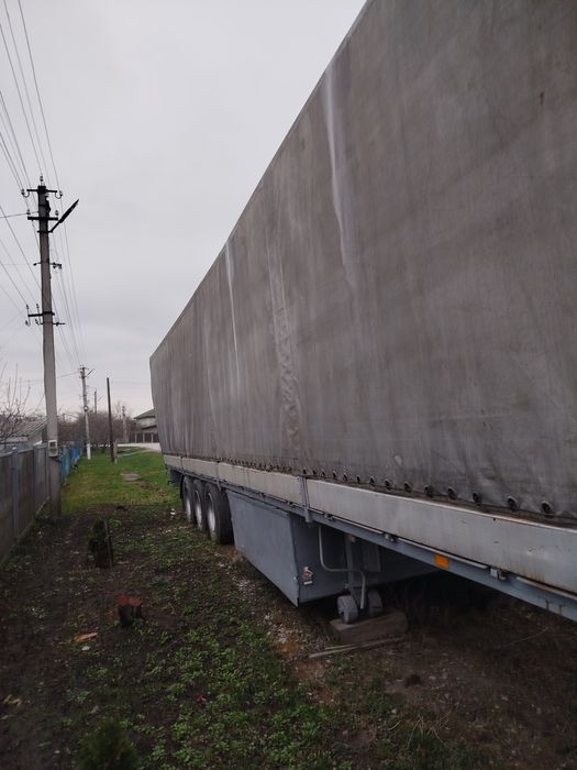 Напівпричіп бортовий тентований