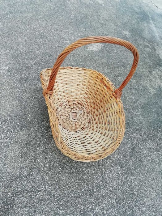 Cesto de verga/palha - decoração/arrumação