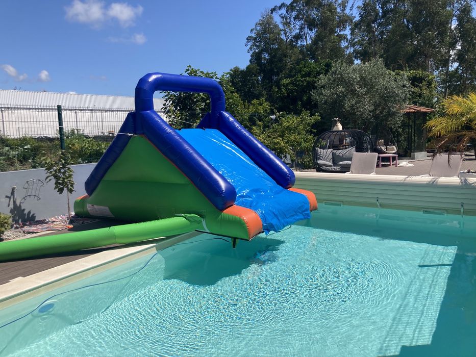 Insuflável Aquático com Escalada e Slide