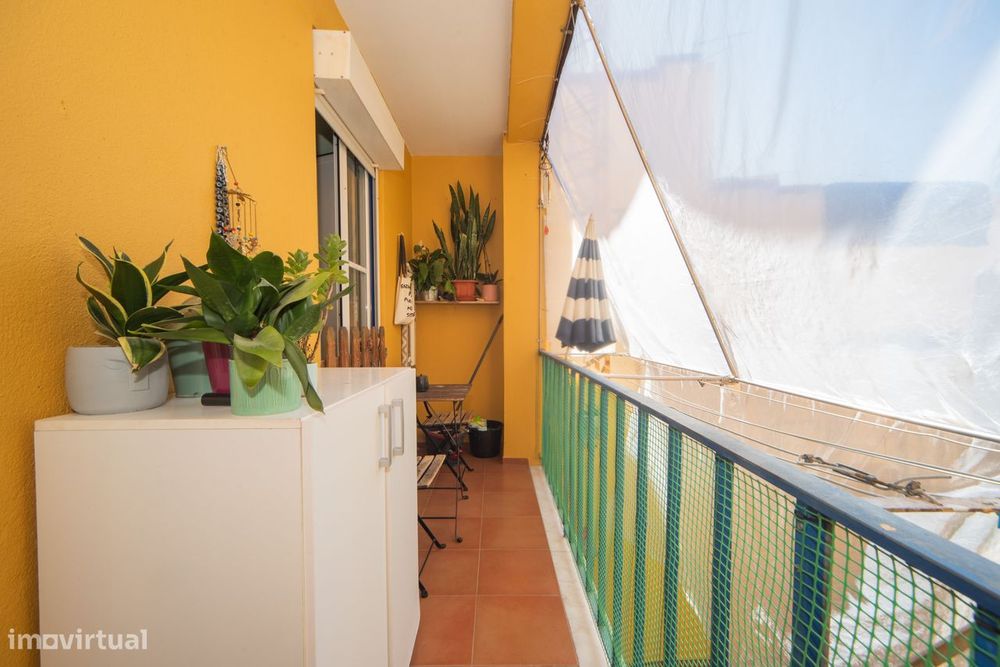 Apartamento T2+1 com cave e espaços adicionais na Tv. Nazaré, Lisboa
