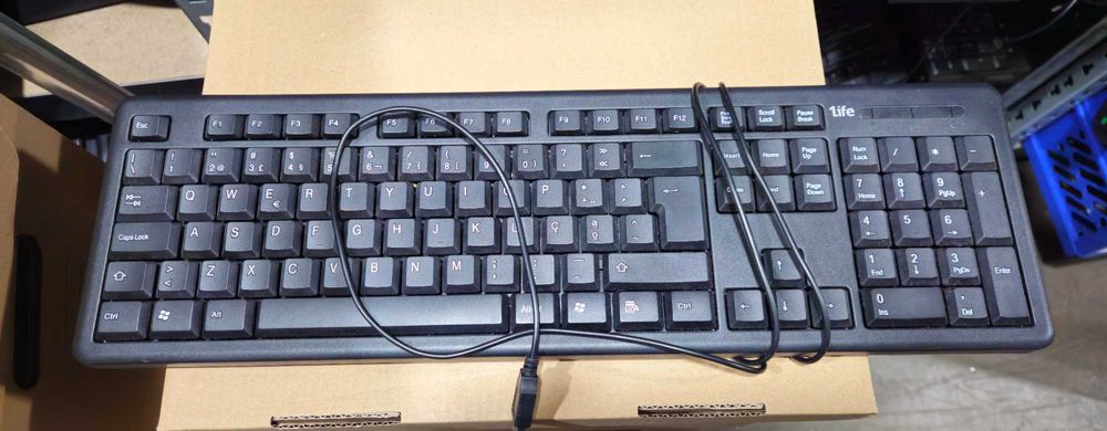 Teclados de várias marcas