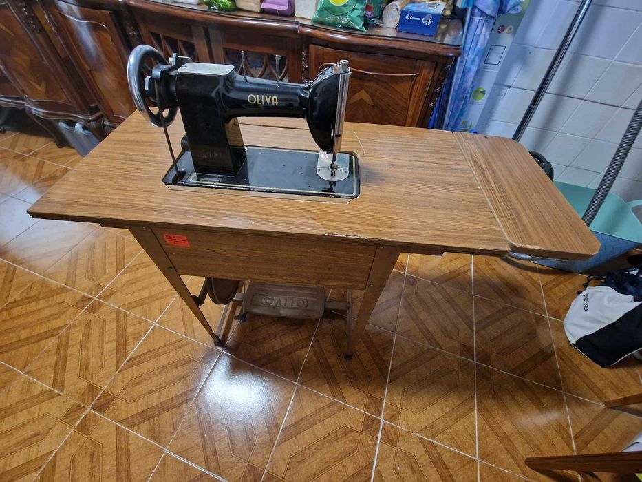 Máquina de Costura OLIVA